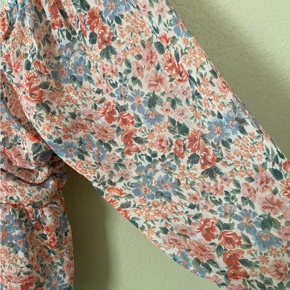 American Eagle Floral Blouse - Picture 3 of 6